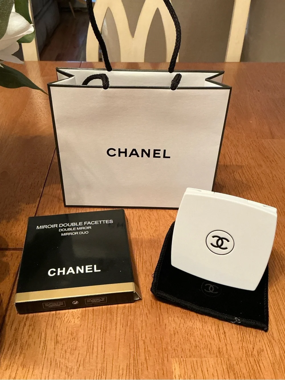 CHANEL White Compact Mirror Set with Gift Bag